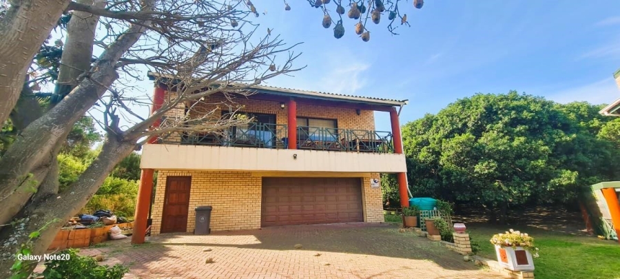 4 Bedroom Property for Sale in Paradise Beach Eastern Cape